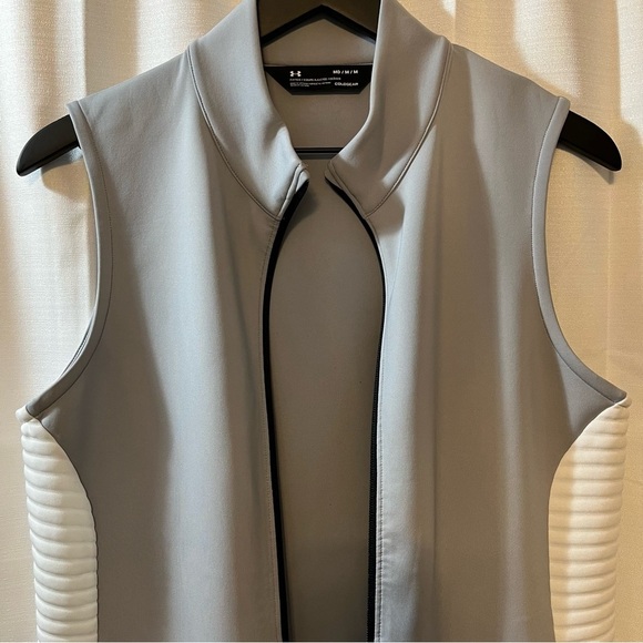 Under Armour Fitted Golf Coldgear Ribbed Zipped Vest - Size Medium - Picture 3 of 11
